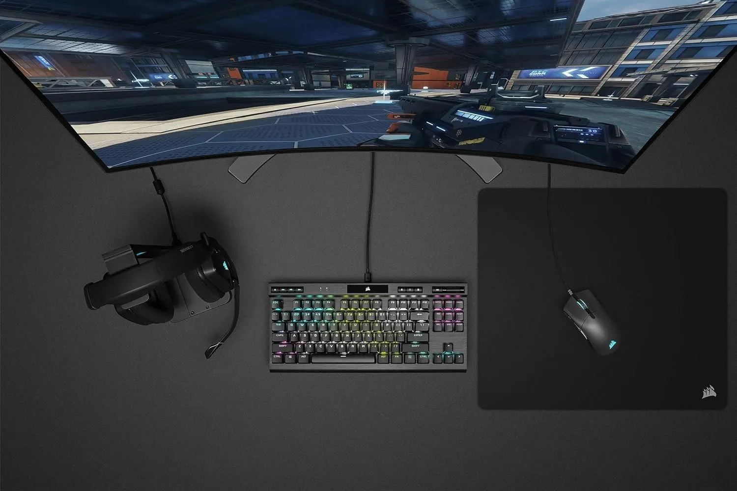 Bàn phím cơ gaming Corsair K70 RGB TKL với đèn nền rực rỡ