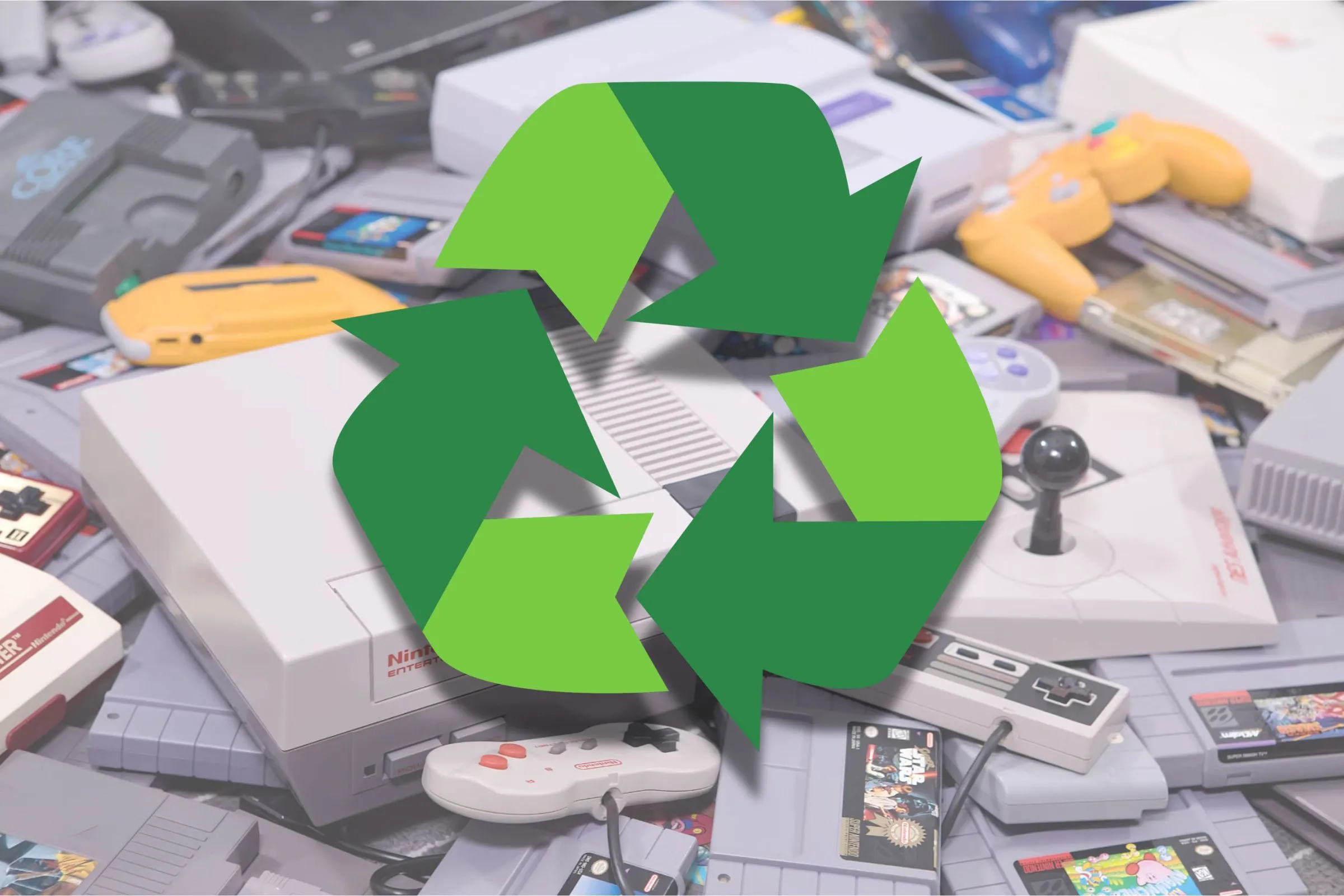 Biểu tượng tái chế đặt trước các máy chơi game Nintendo cũ, nhấn mạnh tầm quan trọng nhưng chưa đủ của giải pháp cuối vòng đời sản phẩm điện tử