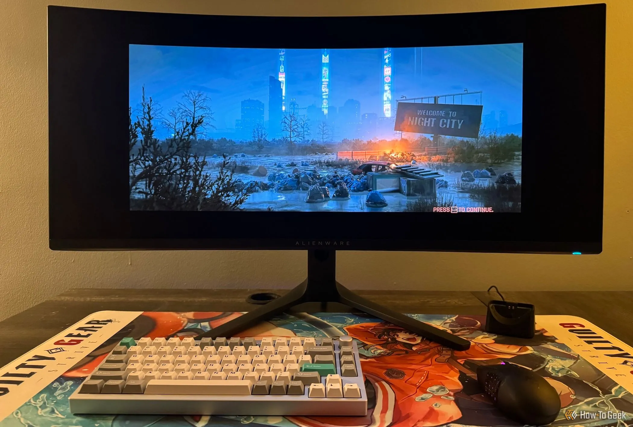 Cảnh cắt trong game Cyberpunk 2077 hiển thị trên màn hình ultrawide cong, mang lại trải nghiệm nhập vai