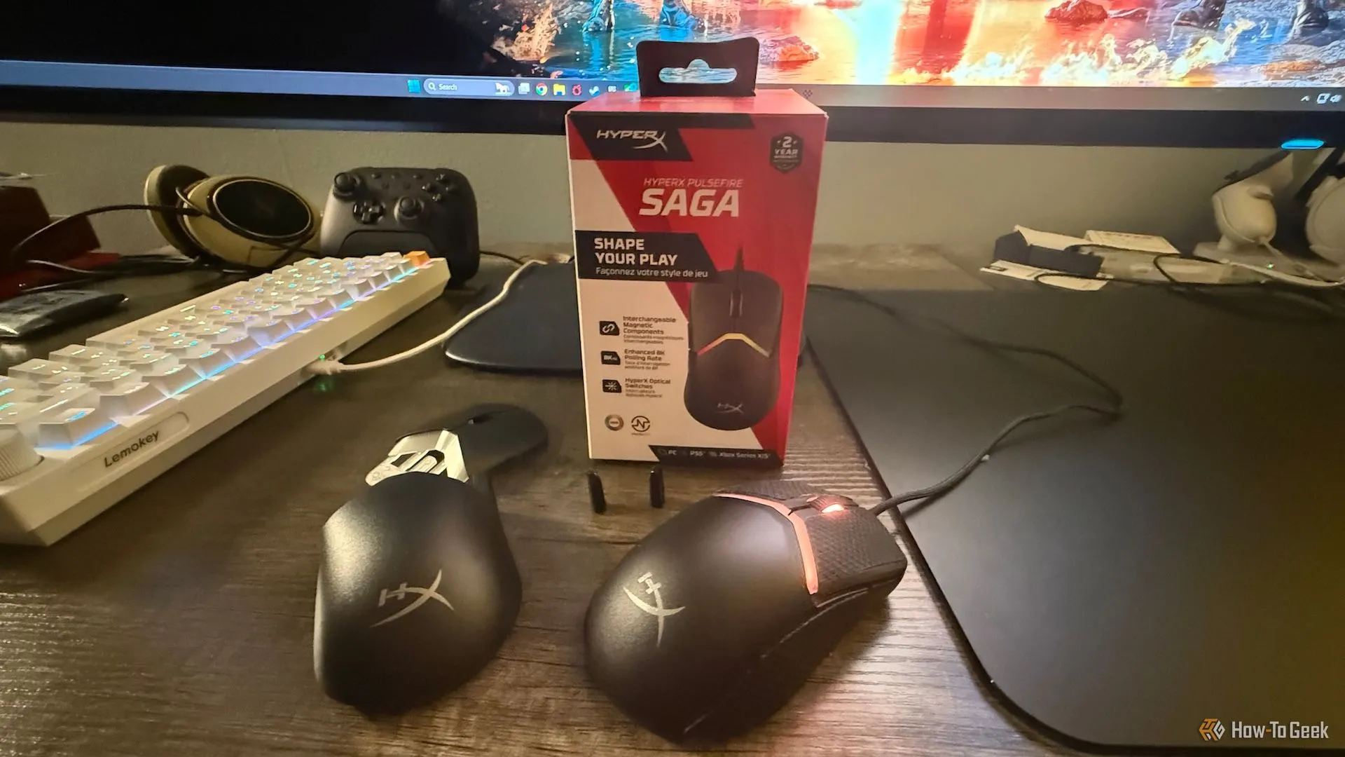 Chuột HyperX Pulsefire Saga cùng các bộ phận module có thể thay thế và hộp sản phẩm, thể hiện tính linh hoạt cao.