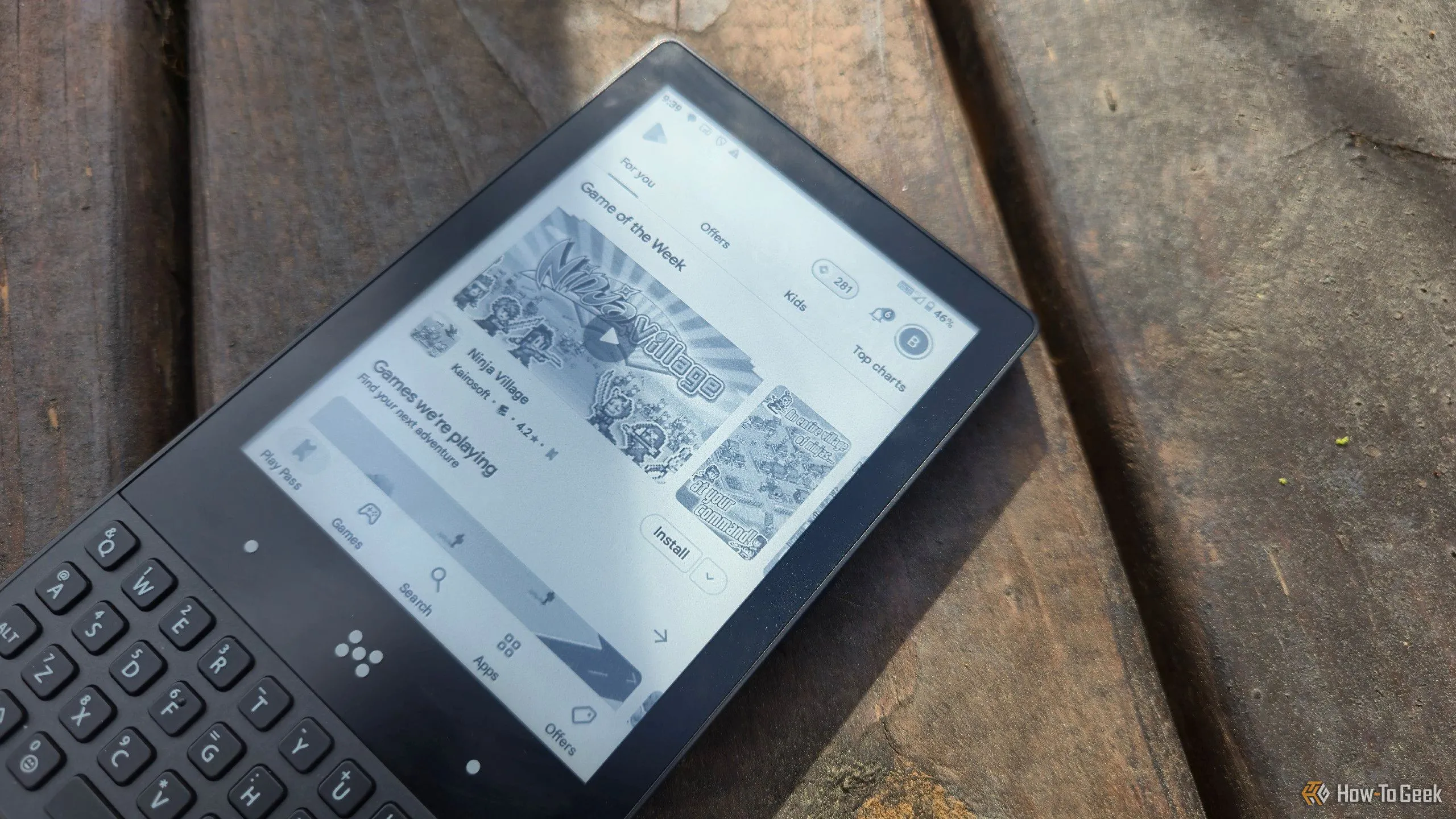 Cửa hàng Google Play trên giao diện E-Paper của điện thoại Minimal Phone.