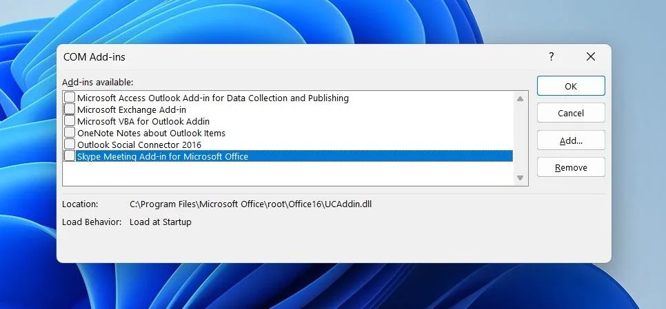 Cửa sổ COM Add-ins trong Outlook để quản lý tiện ích.