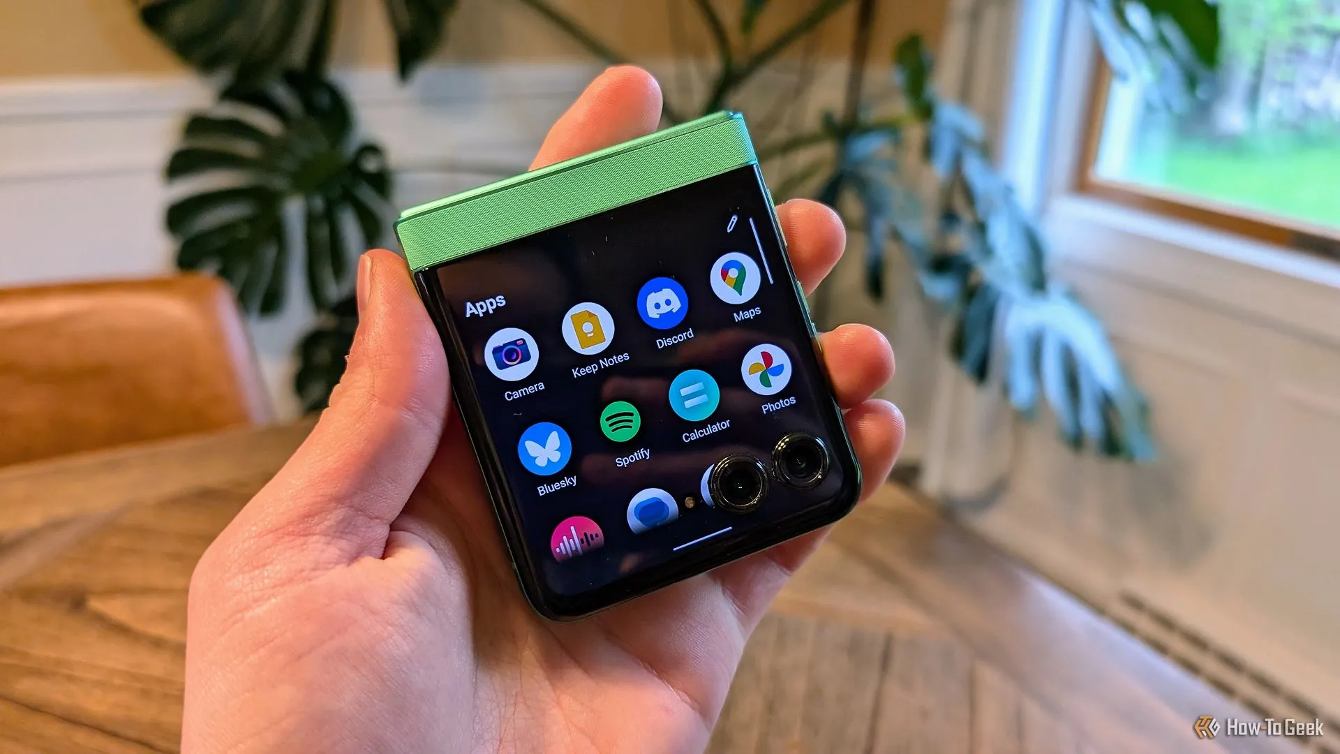 Danh sách ứng dụng chạy trên màn hình phụ Cover Display của Moto Razr 2025