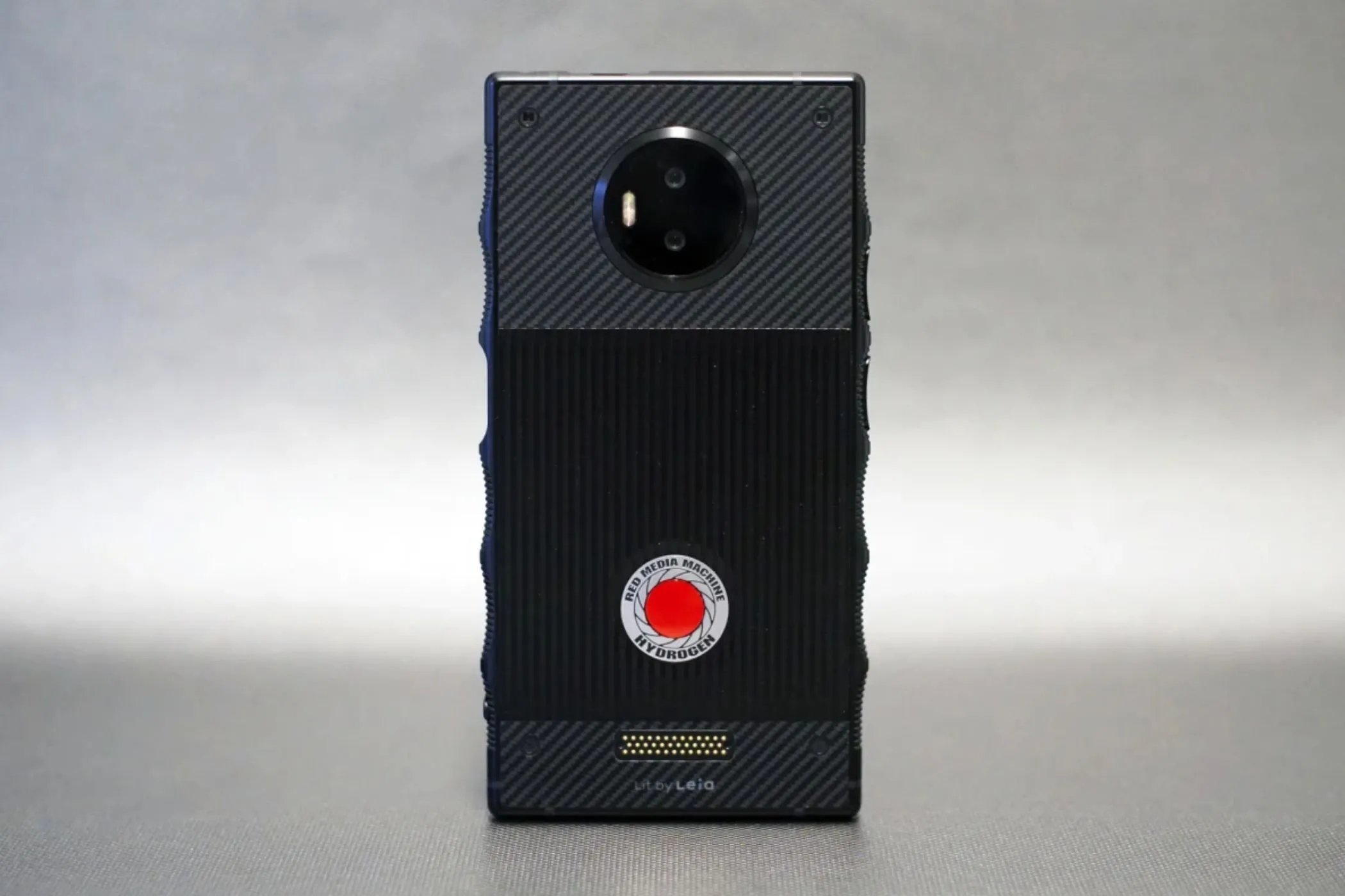 Điện thoại RED Hydrogen One với màn hình holographic 4V gây ấn tượng mạnh