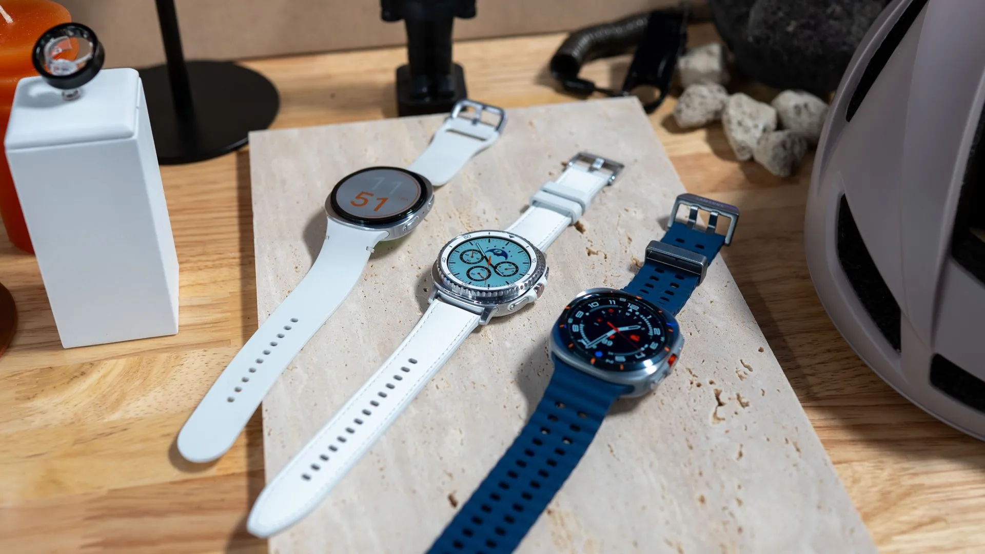 Đồng hồ thông minh Samsung Galaxy Watch 8, Watch 8 Classic và Watch 8 Ultra thế hệ mới được trưng bày.