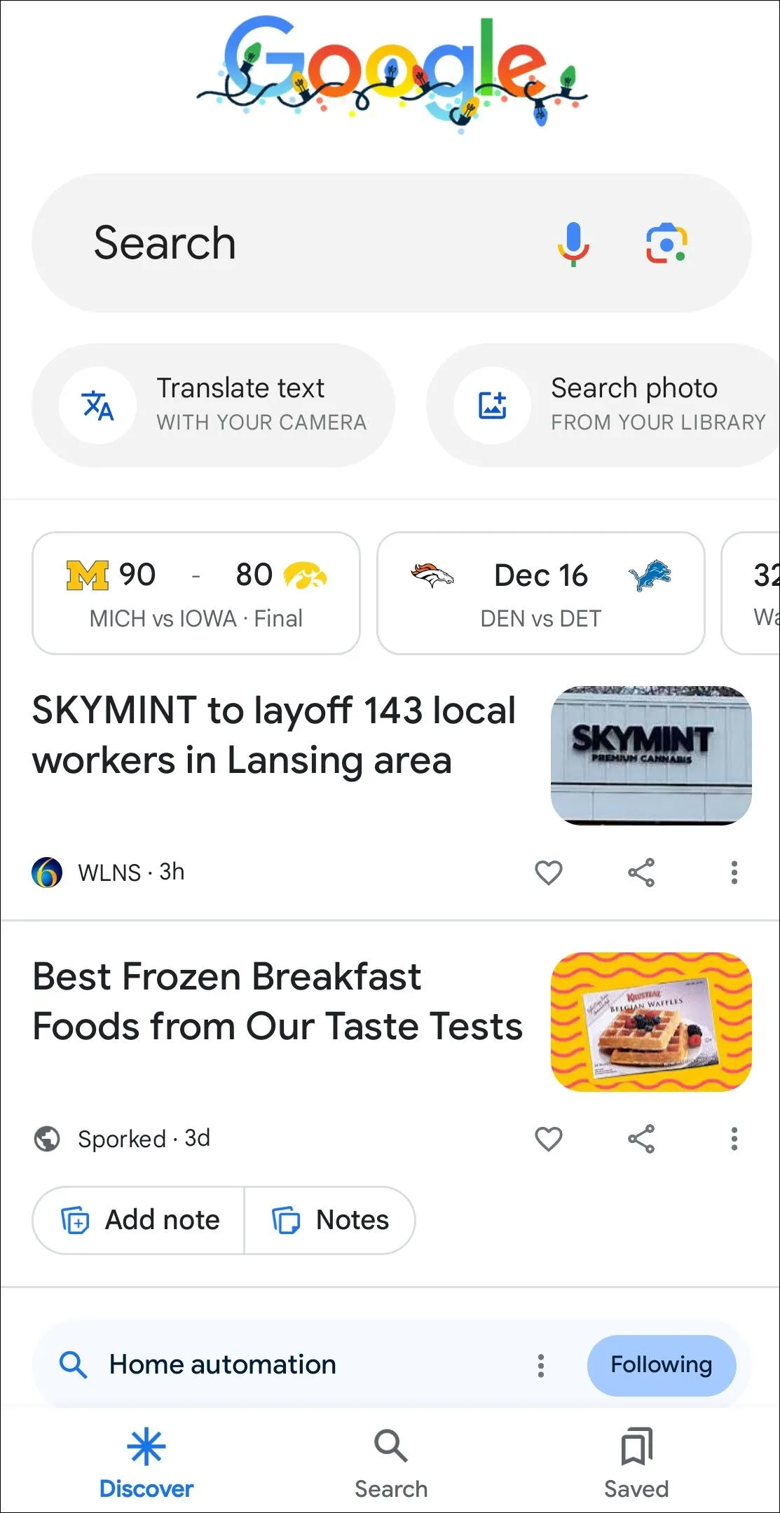 Giao diện chính của Google Discover trên điện thoại, hiển thị các thẻ tin tức và nội dung cá nhân hóa.