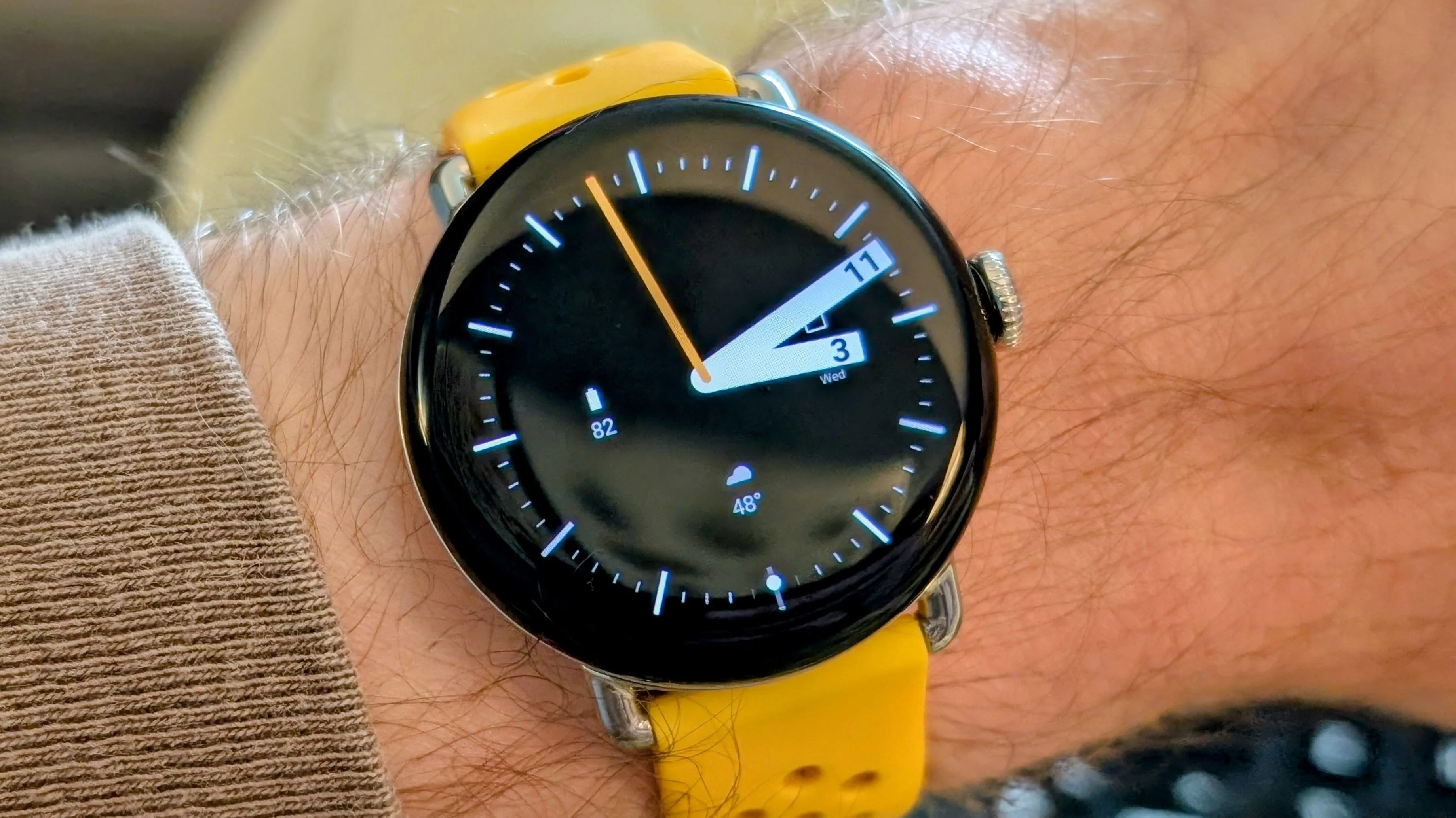 Giao diện Digalog watch face tinh tế kết hợp analog và digital trên Google Pixel Watch 3