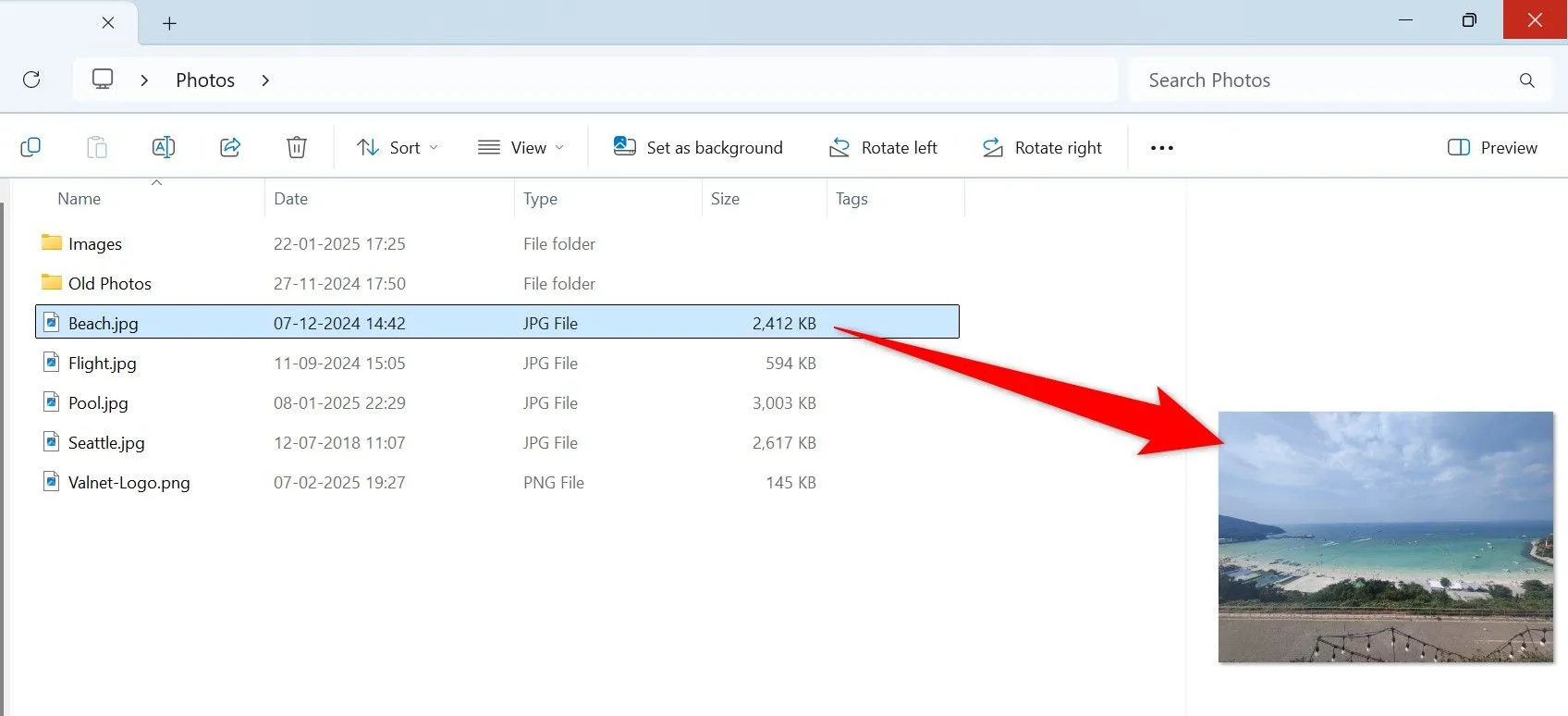 Giao diện File Explorer với ngăn xem trước nội dung tệp tin đã được kích hoạt ở phía bên phải.