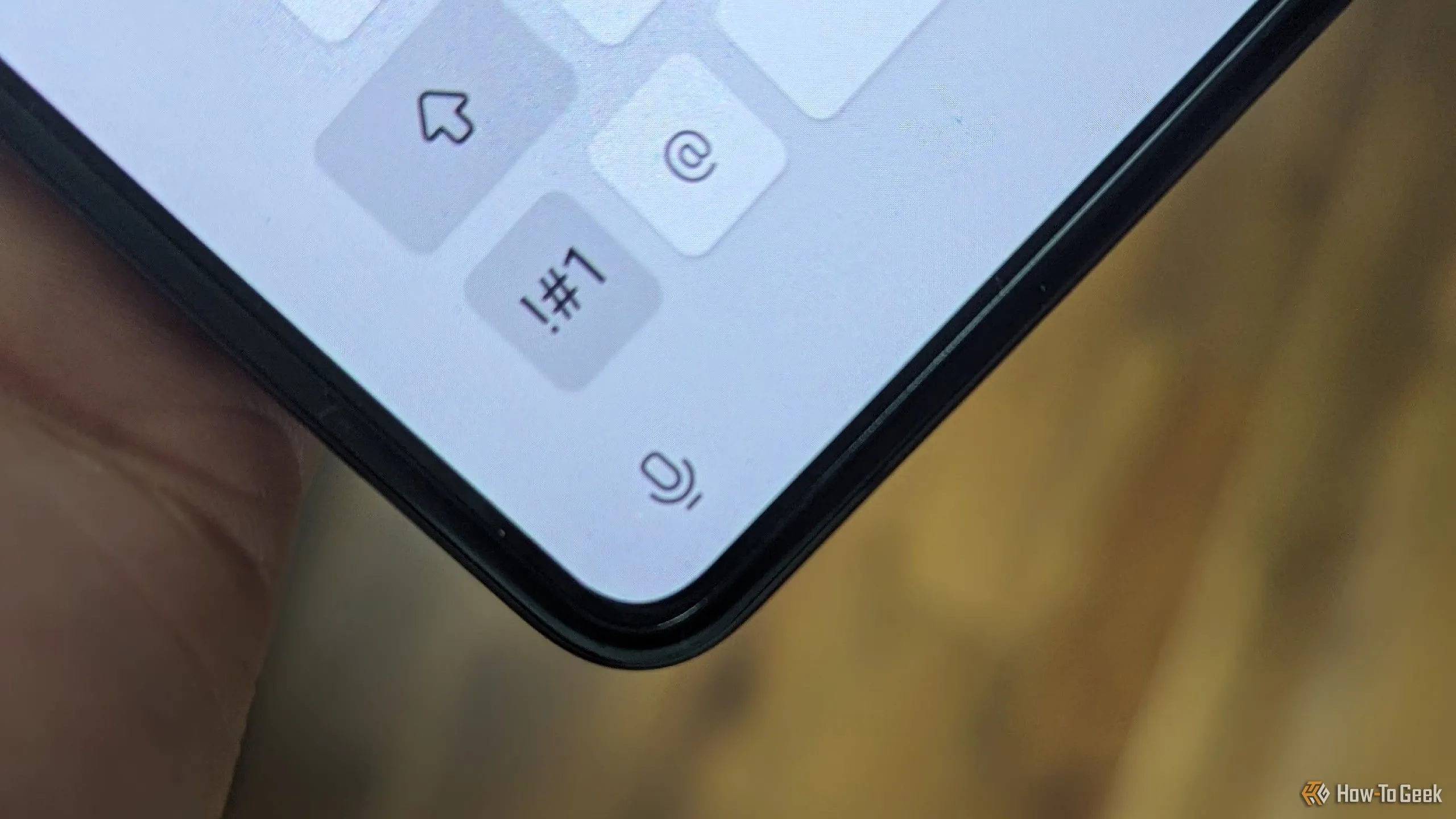 Giao diện nhập liệu bằng giọng nói trên điện thoại Samsung Galaxy Z Fold 5, cho phép chuyển đổi lời nói thành văn bản.