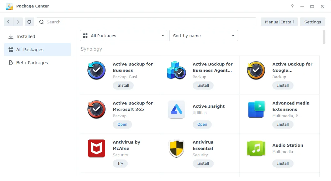 Giao diện quản lý ứng dụng Synology Package Center, minh họa sự khác biệt khi sử dụng Docker cho NAS