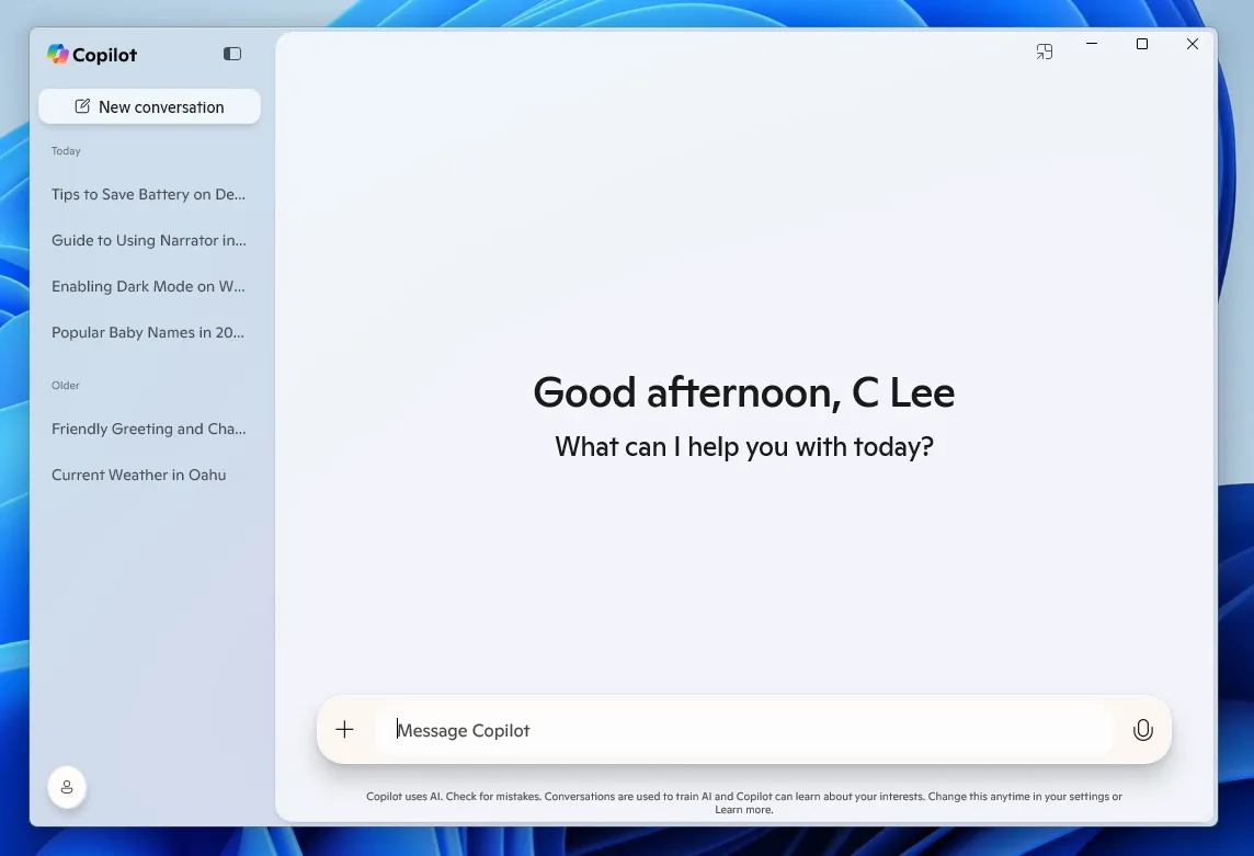 Giao diện ứng dụng Copilot mới chạy native trên Windows 11 với thanh lịch sử trò chuyện.