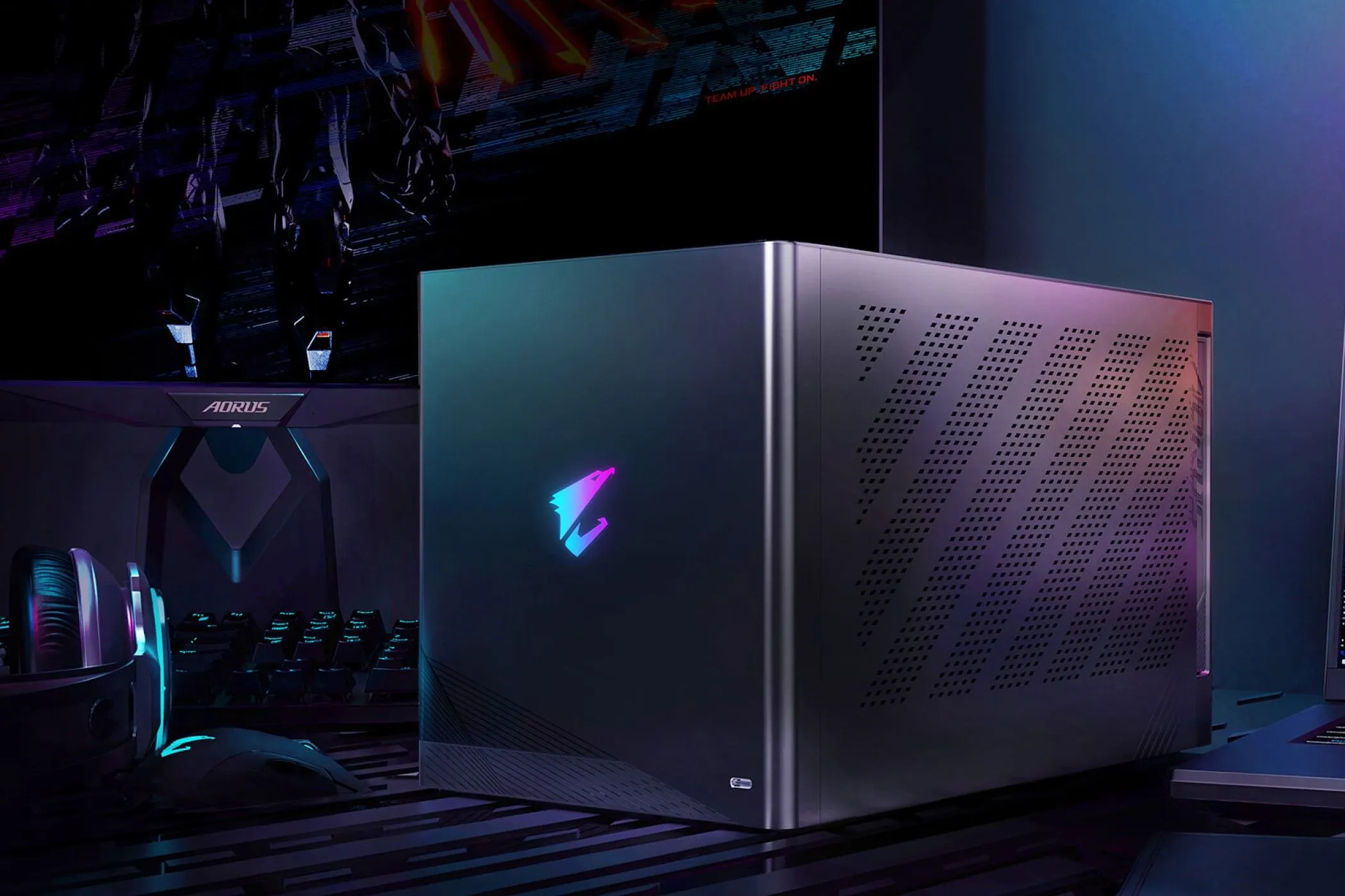 Hộp chơi game GIGABYTE AORUS RTX 4090 Gaming Box trên bàn, minh họa kích thước lớn của eGPU dùng GPU desktop.