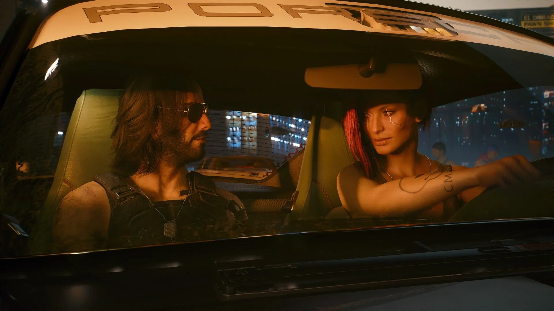 Johnny Silverhand và V bên trong chiếc Porsche mang tính biểu tượng trong Cyberpunk 2077, thể hiện sự tương tác sâu sắc giữa các nhân vật trong thế giới Night City.