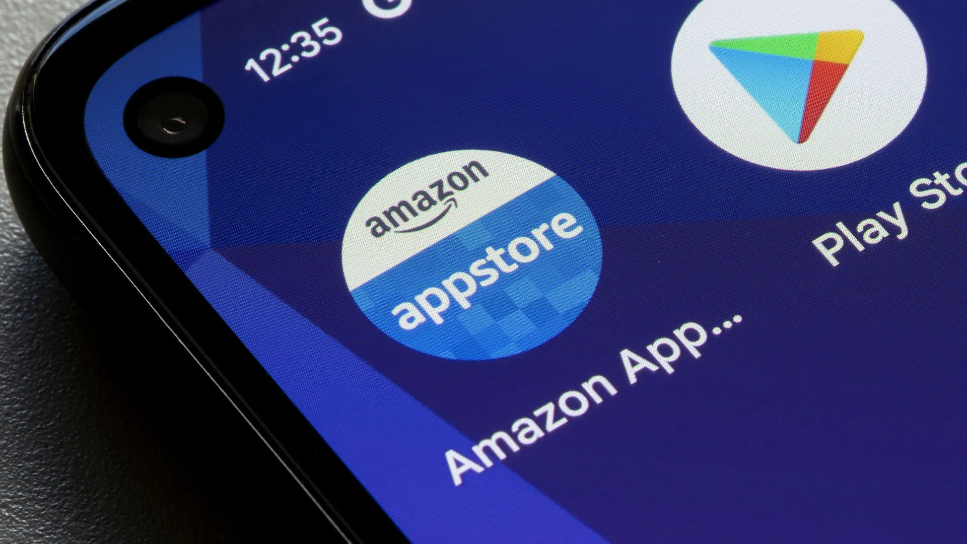 Logo Amazon Appstore trên màn hình điện thoại Android, minh họa việc ngừng hỗ trợ trên các thiết bị Android