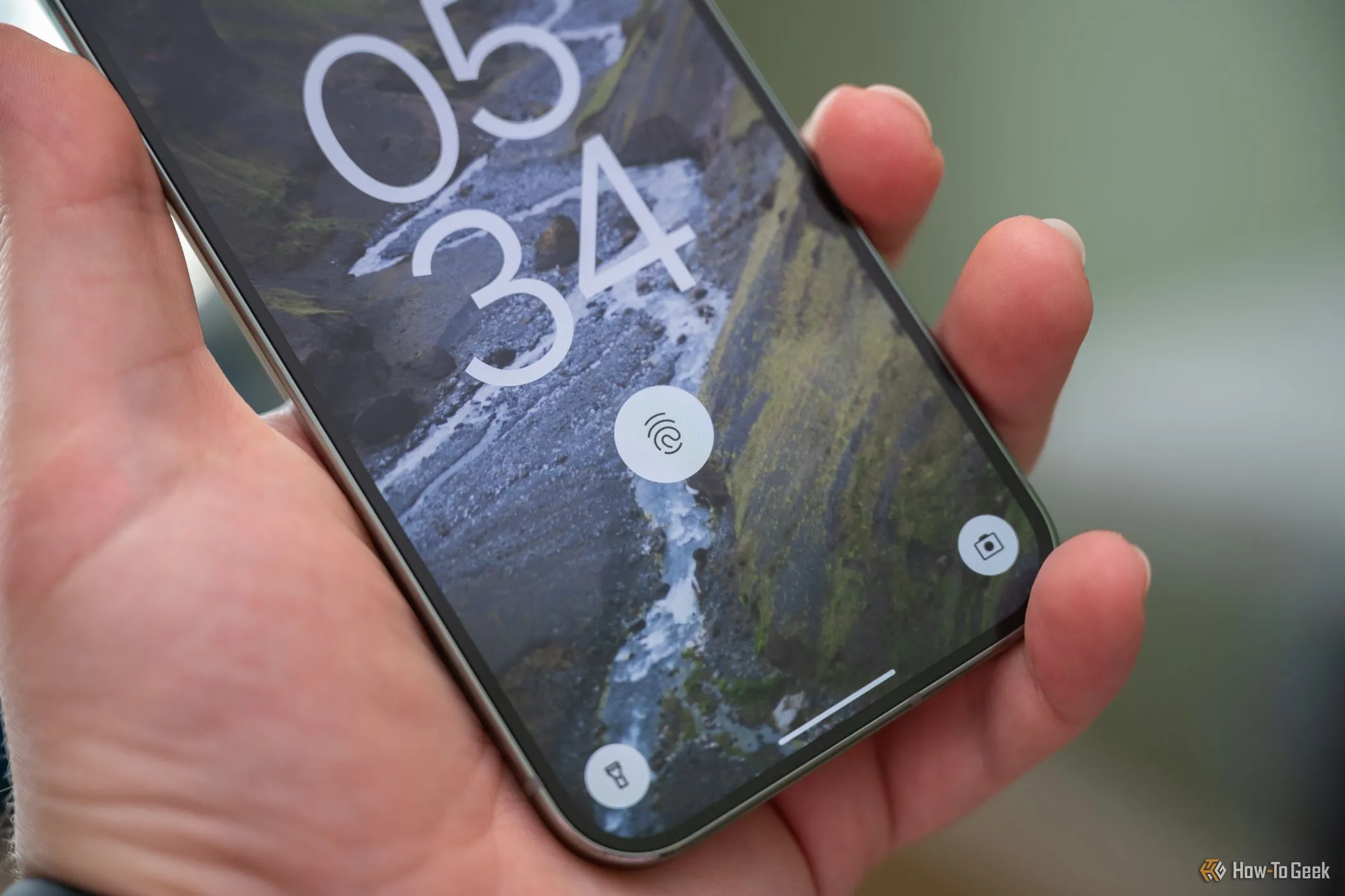 Màn hình khóa Android hiển thị các widget mới được bổ sung trong Android 16.
