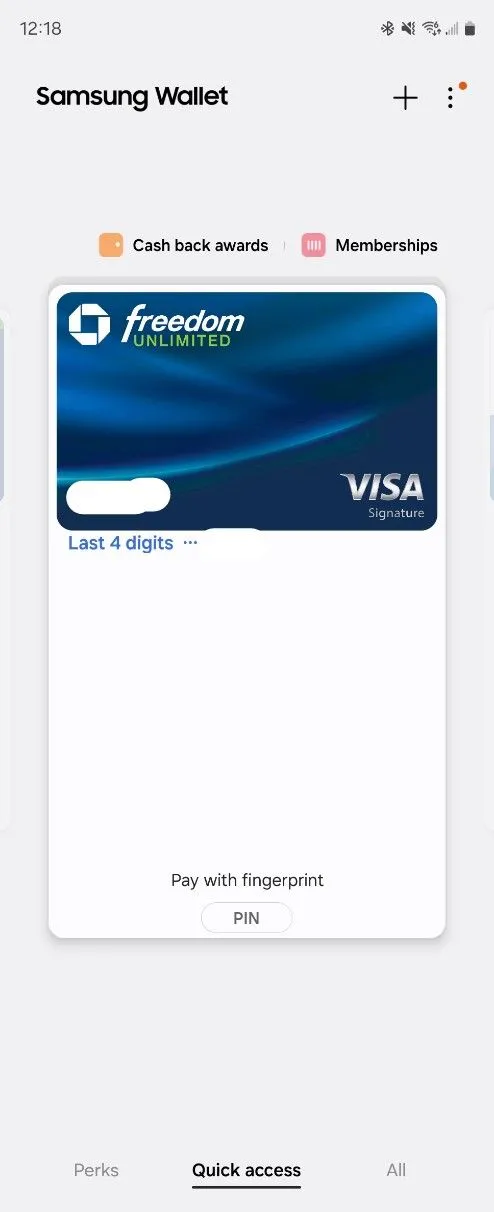 Màn hình Samsung Wallet hiển thị các thẻ có sẵn, chờ người dùng lựa chọn để thanh toán.