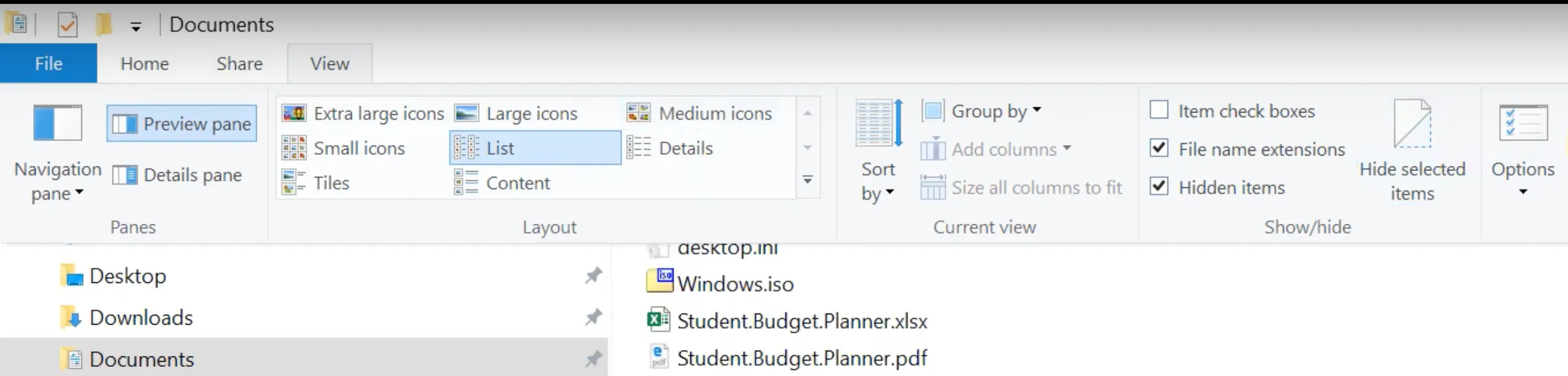 Menu View quen thuộc của File Explorer trên hệ điều hành Windows 10, hiển thị các tùy chọn cài đặt hiển thị.