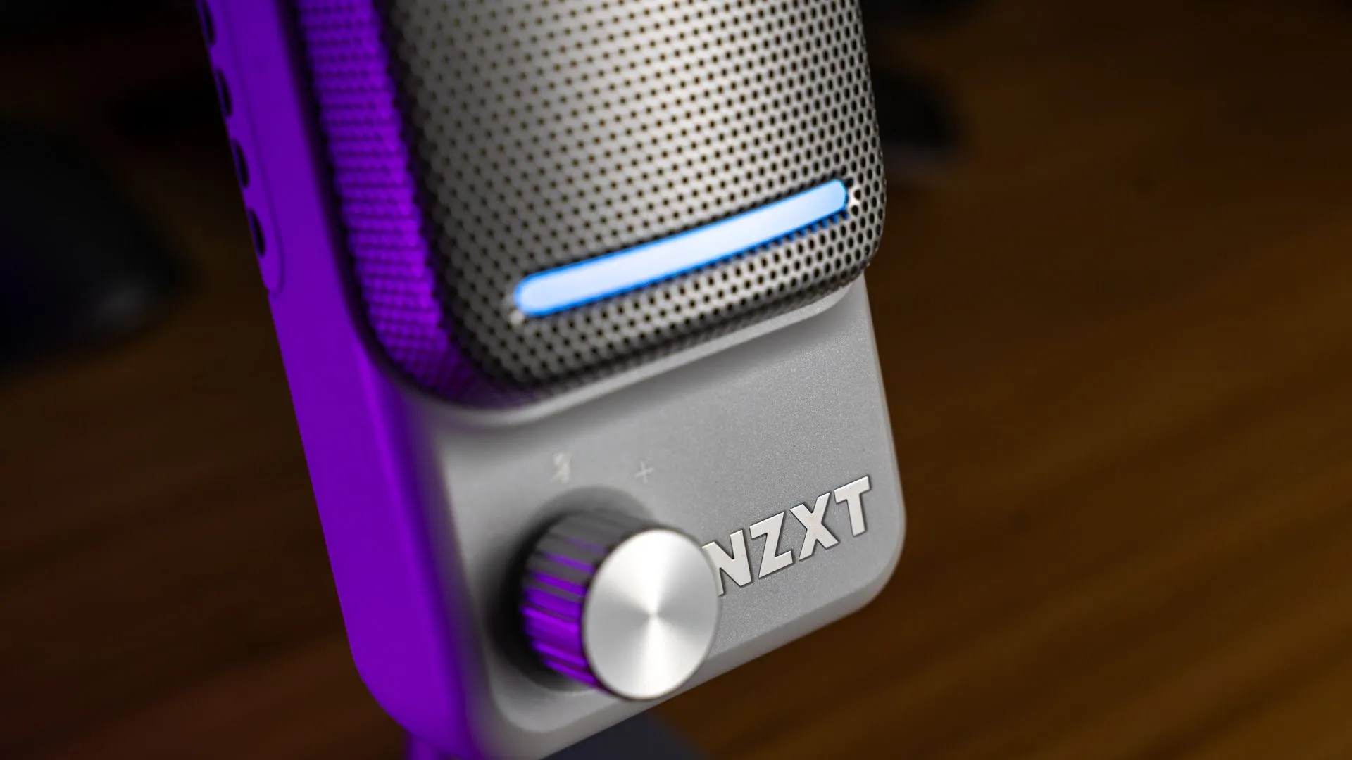 Microphone NZXT Capsule Elite với núm điều chỉnh độ lợi