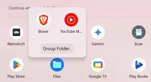 Nhóm các ứng dụng liên quan vào một thư mục trong Launcher của Chromebook, để tổ chức gọn gàng.