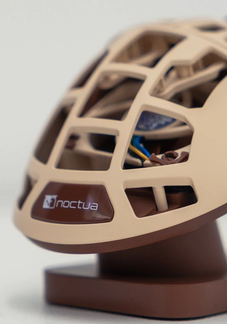Pulsar x Feinman Noctua Edition, mẫu chuột gaming cao cấp hướng đến trải nghiệm chơi game mát mẻ.