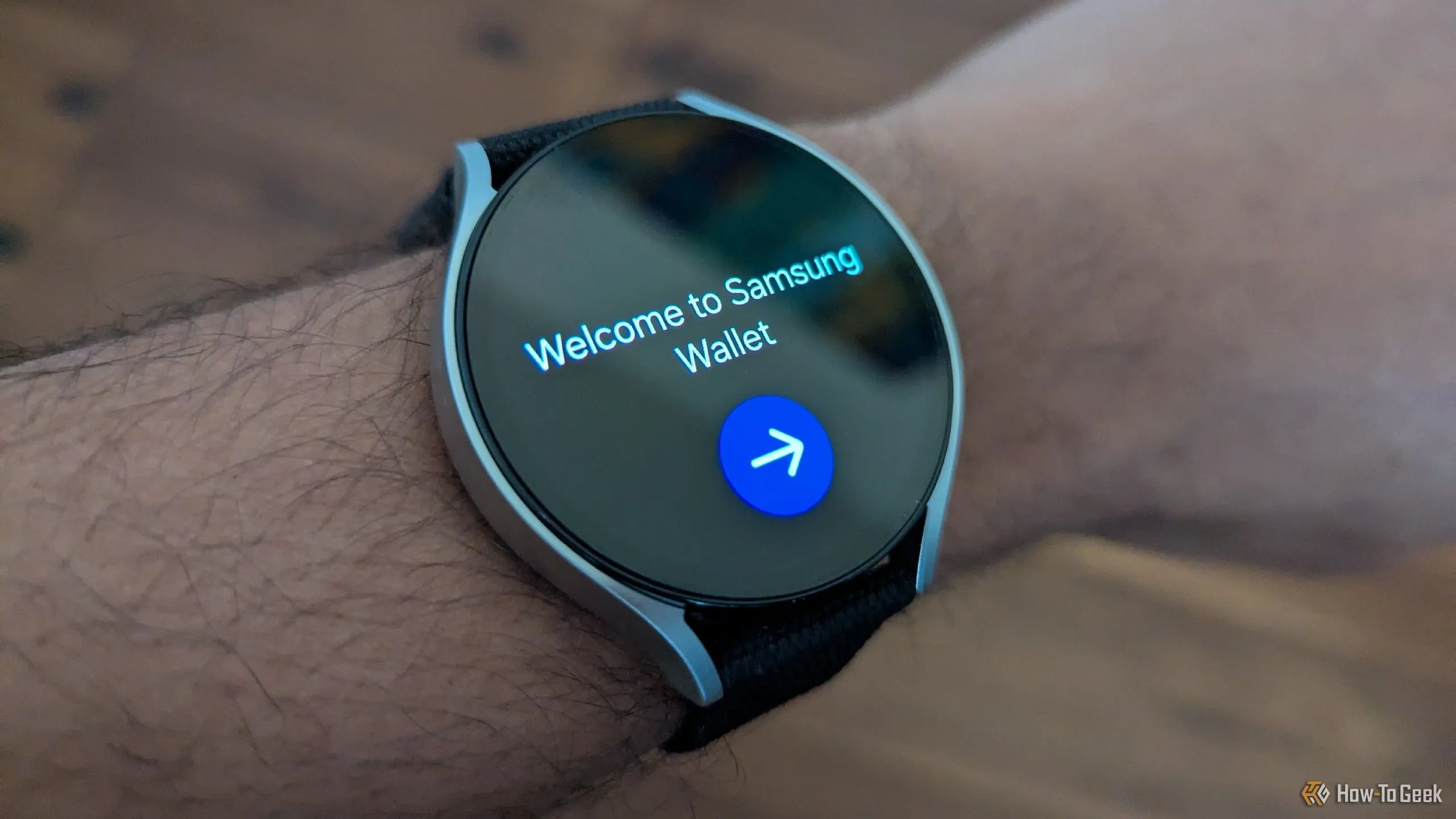 Samsung Wallet hiển thị trên màn hình đồng hồ thông minh Samsung Galaxy Watch 6, cho phép thanh toán nhanh chóng.