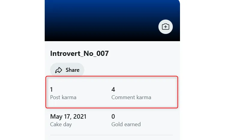 Thẻ hồ sơ người dùng Reddit trên máy tính hiển thị điểm Post Karma và Comment Karma