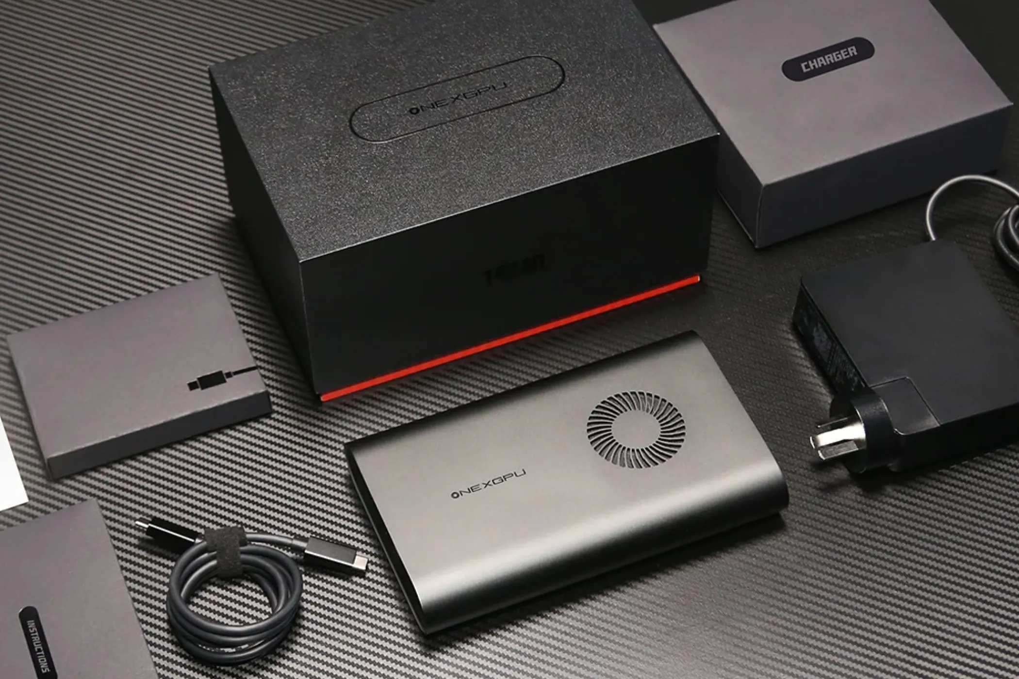 Thiết bị eGPU OneXGPU tích hợp GPU Radeon RX 7600M XT, một giải pháp card đồ họa rời nhỏ gọn.