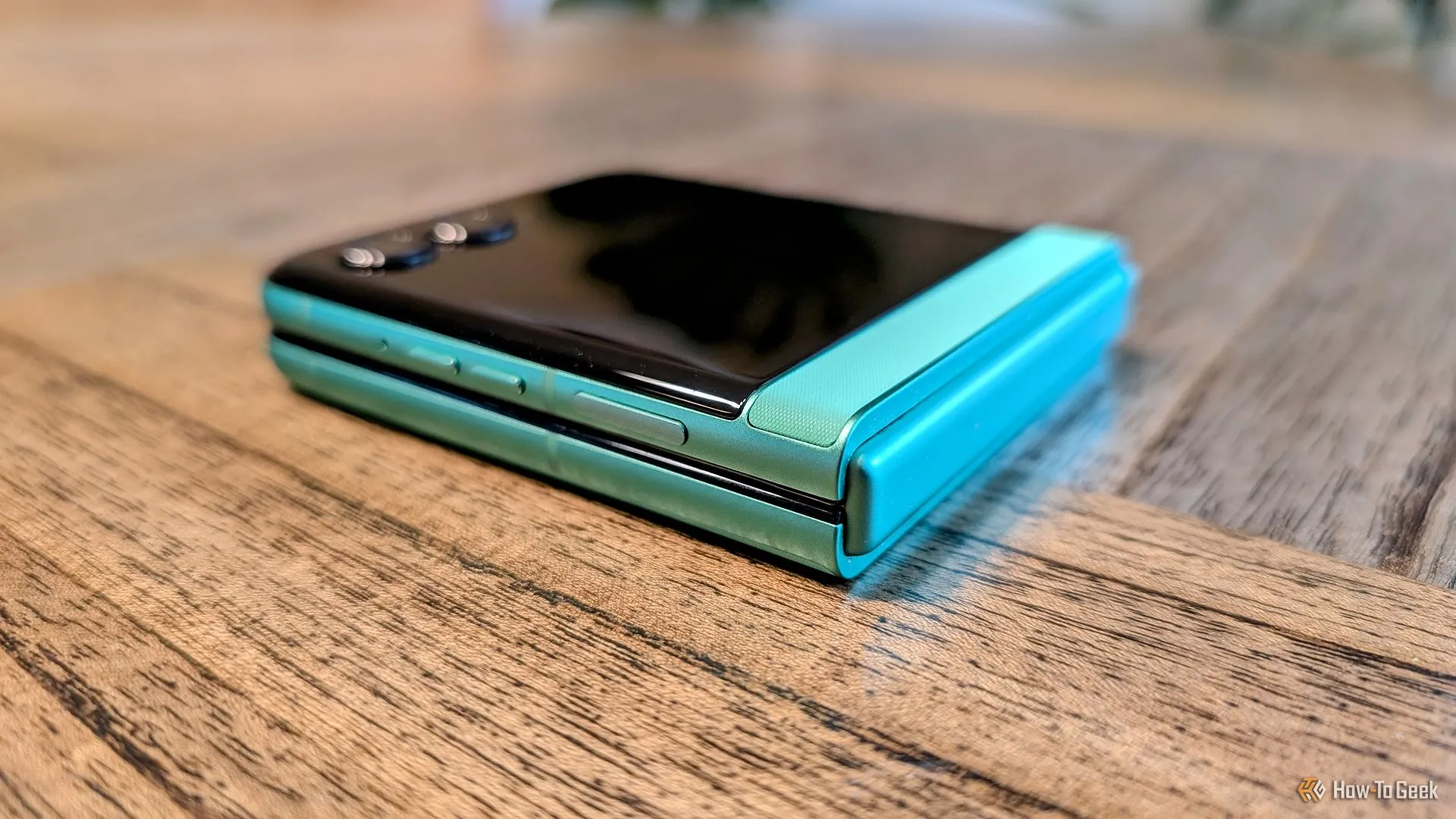 Thiết kế nhỏ gọn của Motorola Razr 2025 khi gập lại