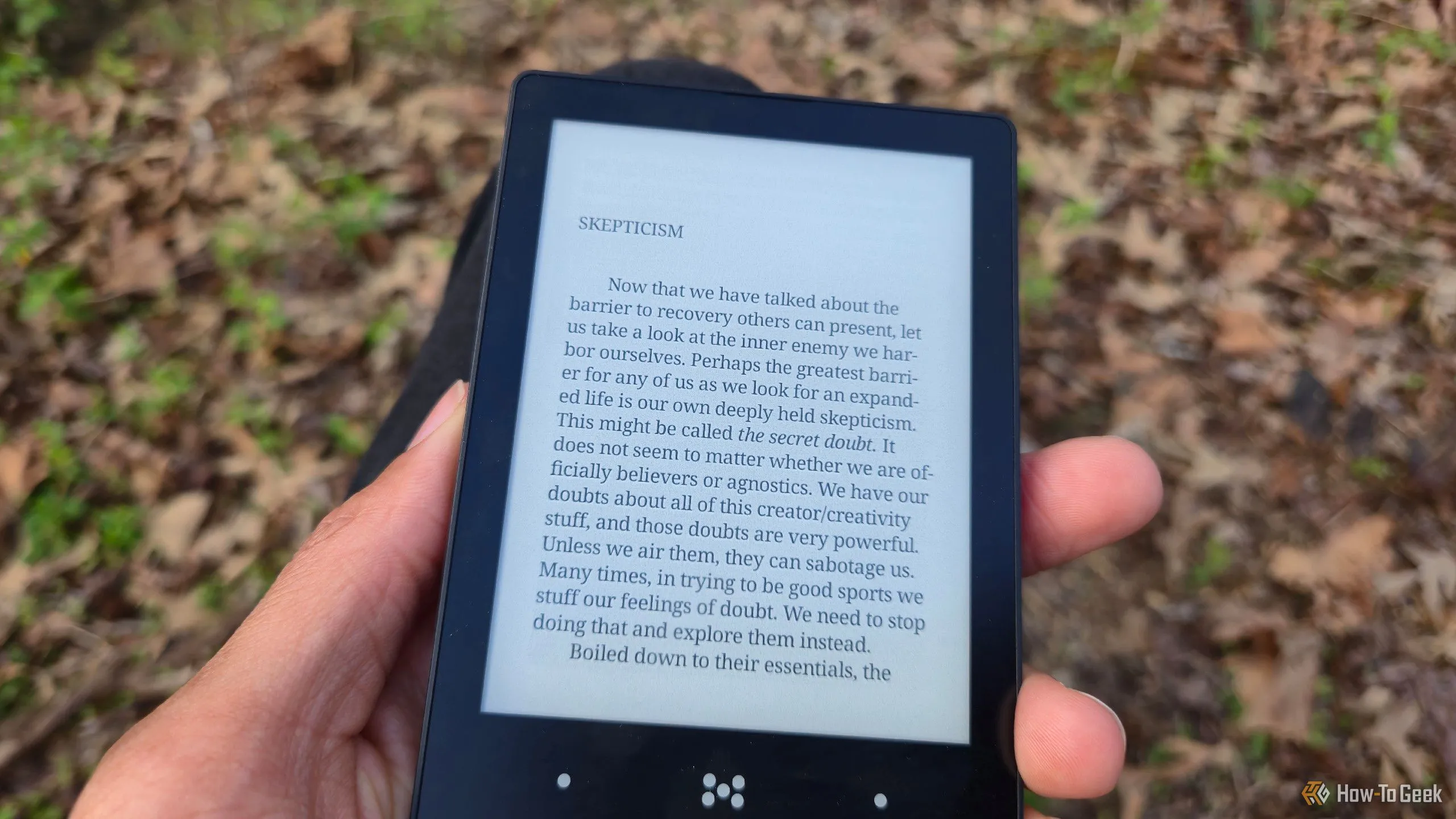 Trải nghiệm đọc sách điện tử (eBook) tuyệt vời trên màn hình E-Paper của Minimal Phone.